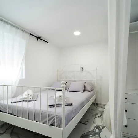Blue Eden In Old Town Private Penthouse Apartment